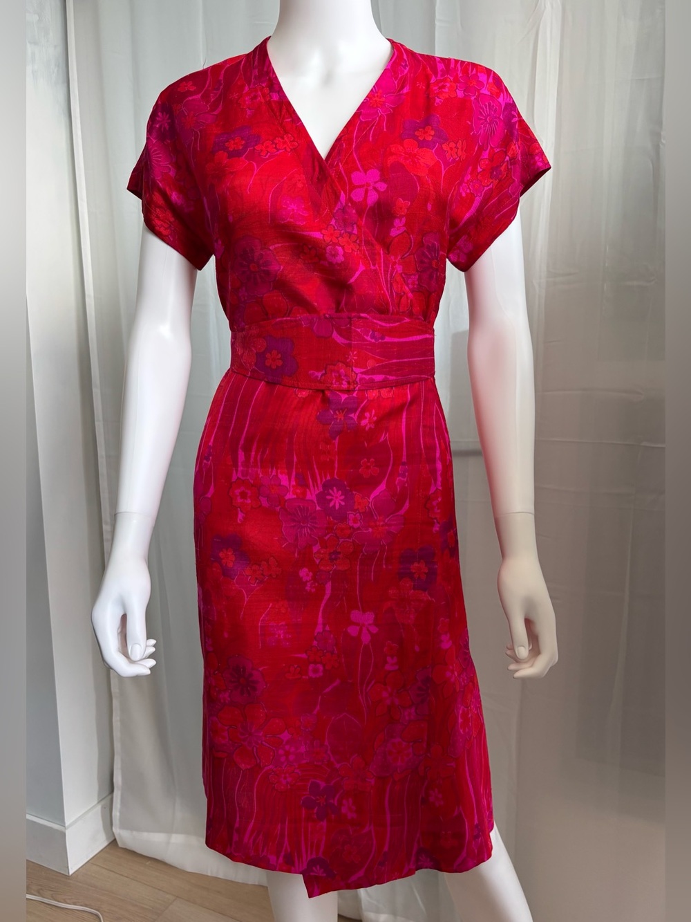 Vintage 1970s Red Pink Purple Bold Floral Print Dress